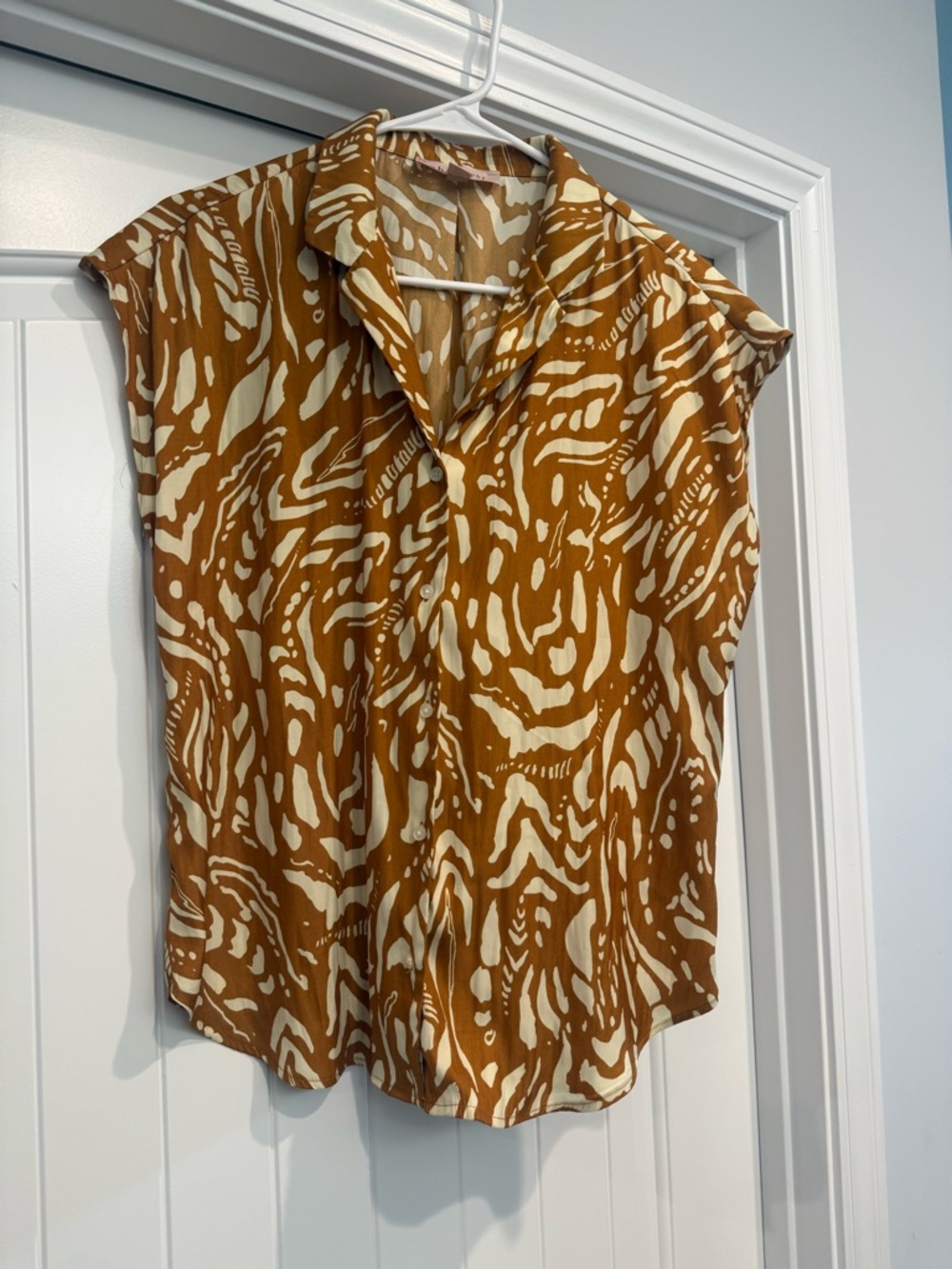 Philosophy cap sleeve V-Neck Abstract Print Top in Rust and Cream